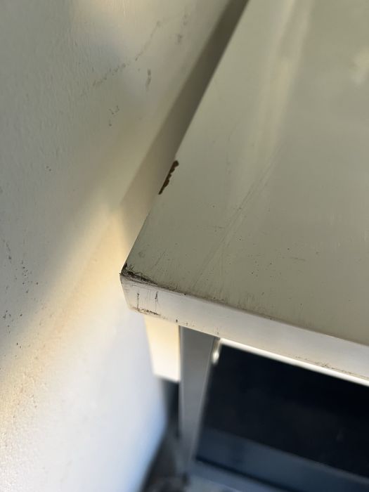 Aparador branco com 2 gavetas