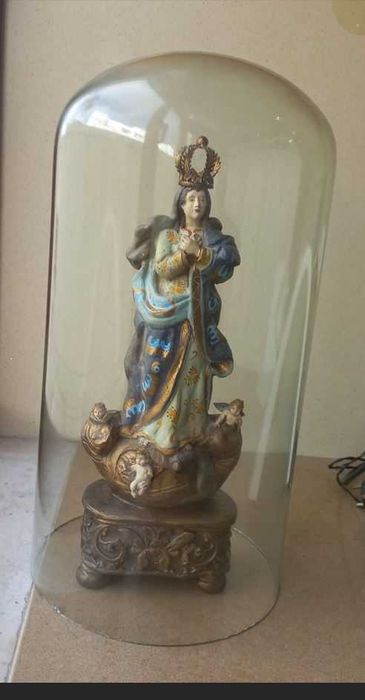 Escultura de Santa + Campânula em vidro