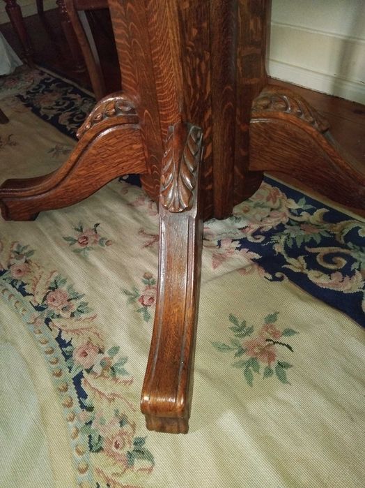 Mesa Redonda em Madeira Maciça com Vidro – Extensível