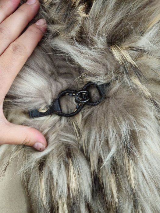 Długi ocieplany płaszcz z futrem złoty