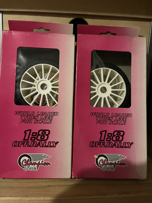 Rádio modelismo - Pneus e jantes RC 1/8