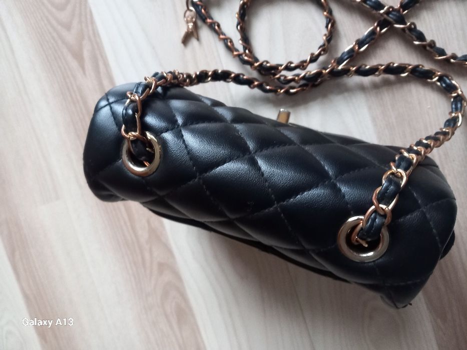 Chanel mała torebka czarna