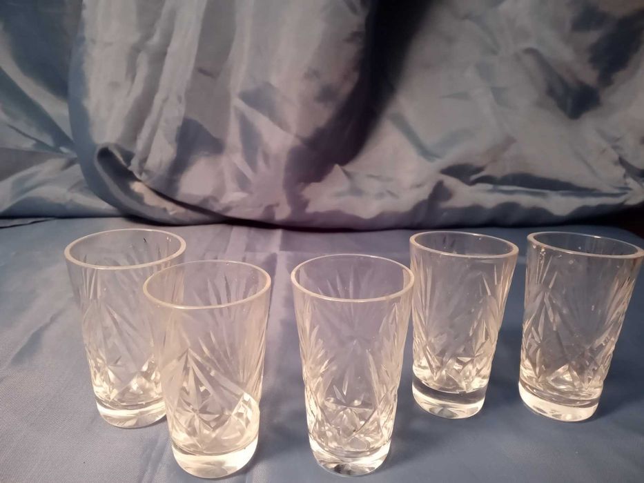 Стопки-рюмки хрустальные 5 штук.