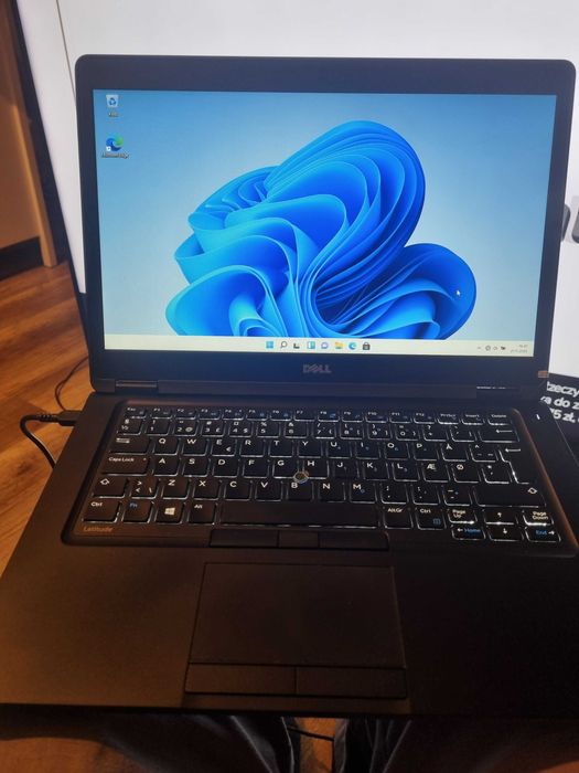 Dell 5490 i5/16/256/14" widows 11 pro podświetlana klawiatura