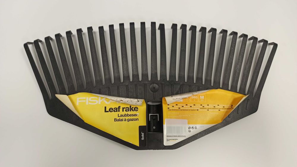 Grabie do liści Fiskars Solid M