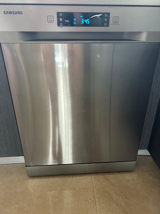 Máquina de Lavar Loiça Samsung DW60M6040FS - Usada em bom estado
