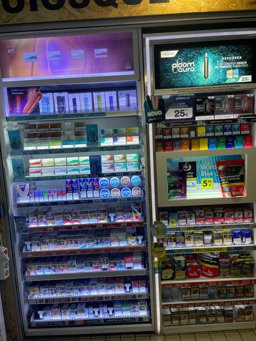 Quiosque tabacaria dentro de hipermercado