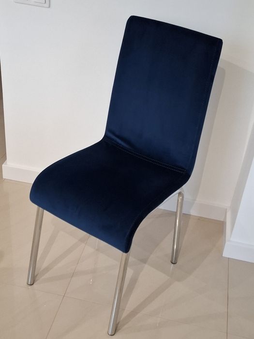 Sprzedam krzesła tapicerowane welurowe granatowe.
