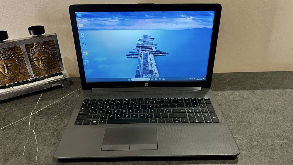 HP 255 G7 Ryzen 3 3300U/8Gb RAM/SSD/Gráfica 2Gb