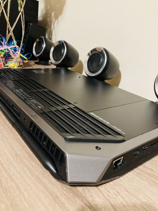 Ігровий ноутбук Alienware DELL
