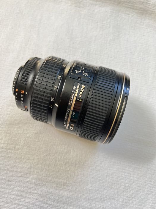 Обʼєктив Nikon 17-35 D