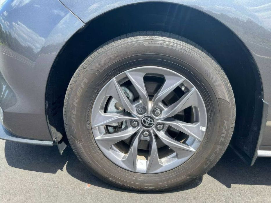 Toyota Sienna LE 8-Passenger      2024