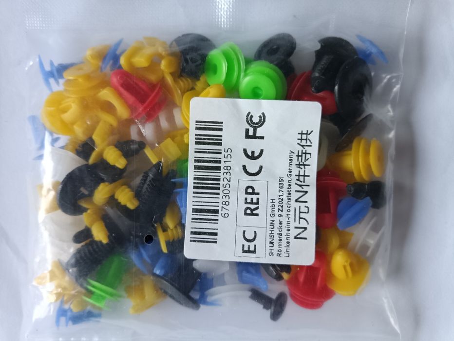 Кліпси автомобільні.