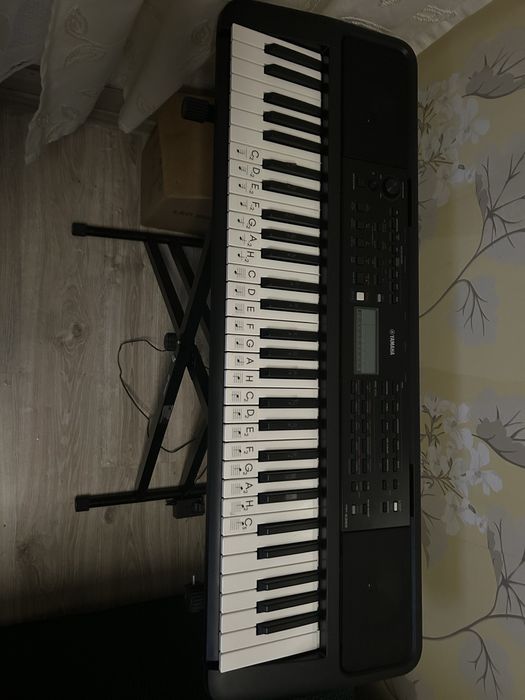 Keyboard yamaha psr e383