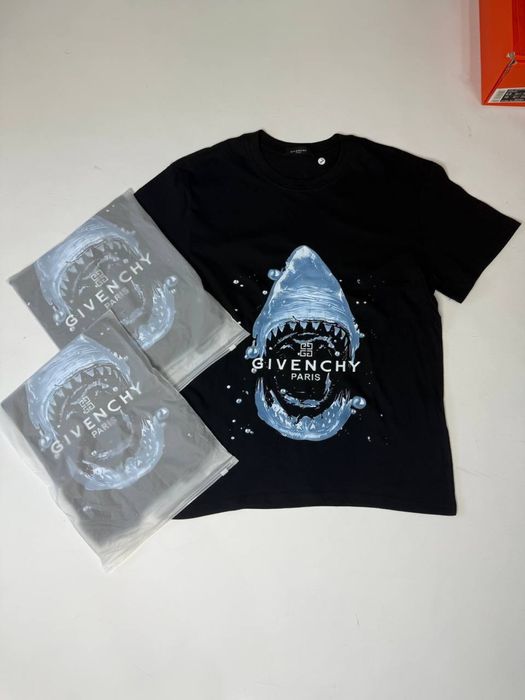 Футболка джіванші T-shirt Givenchy