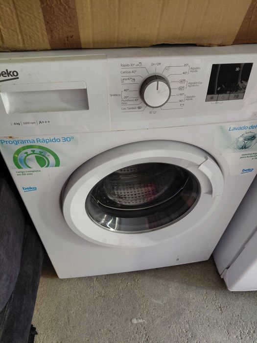 Vendo Maquina de lavar beko semi nova.