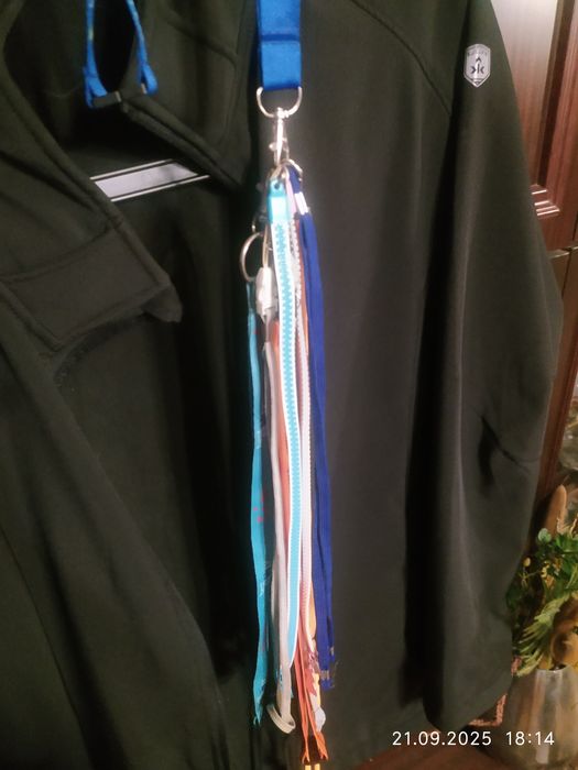 Брелки и ленты на шеи