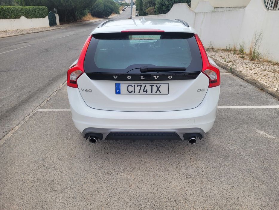 Volvo V60 I D5 2.4 215cv R-Design, 130.320km. Manutenção feita por mecânico qualificado, peças com faturas. Em uso diário. Caixa/direção com desgaste.
