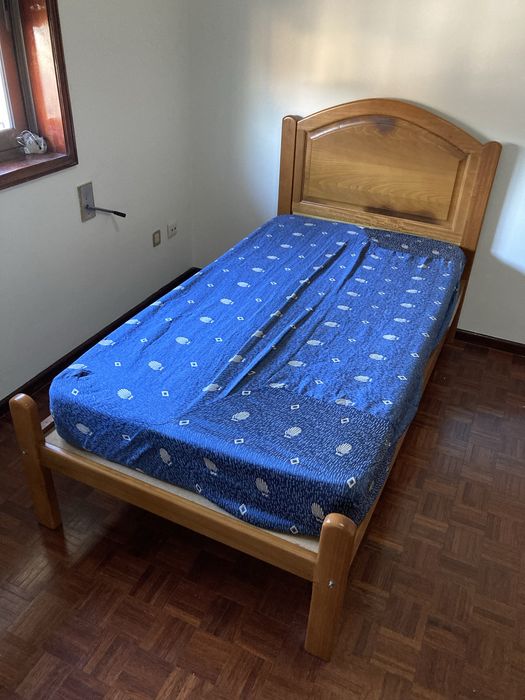 Cama de solteiro.