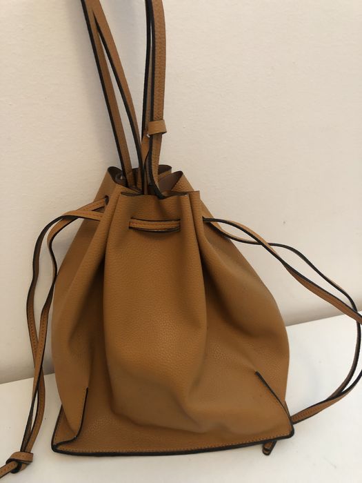 Mala com bolsa de necessair incluída Marca zara