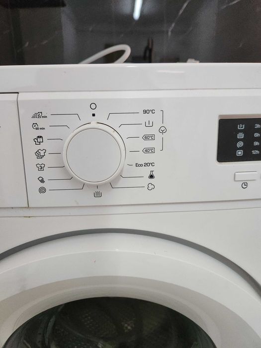 Máquina de lavar roupa c/ nova