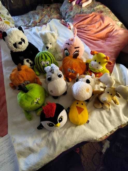 Peluches variados de animais e frutas    n 104