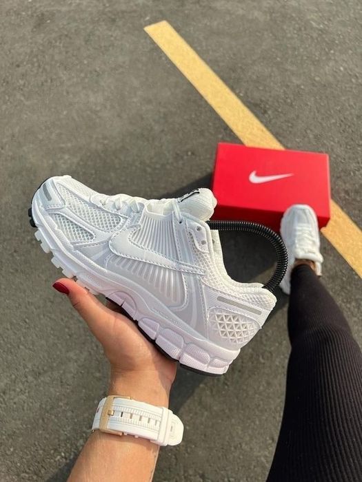 Nike Vomero 5 White жіночі кросівки найк вомеро 5 білі сітка