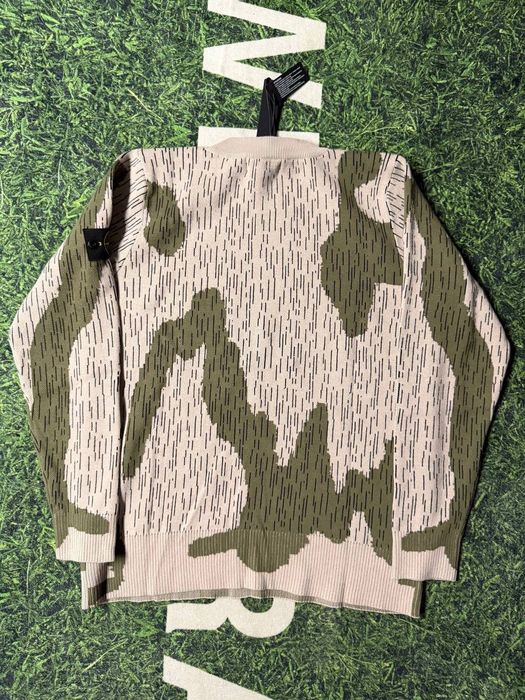 Светр Stone Island 

 •Колір:  Камуфляж 
 •Розмір: М