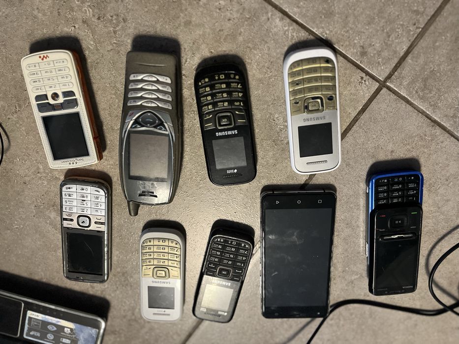 Продам ноутуби та телефони на запчастини