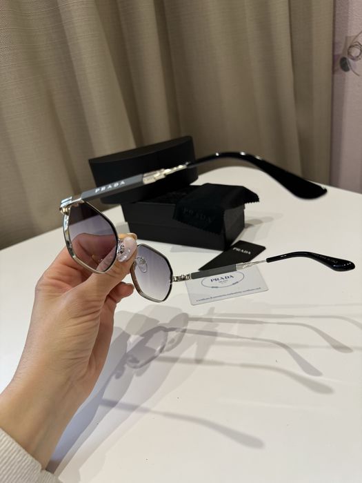 Окуляри Prada сонцезахисні тонка оправа прада очки тренд