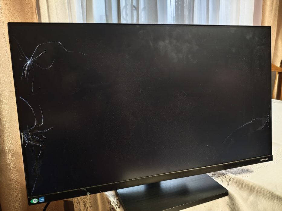 Монітор: Samsung F27T450FQI
Діагональ: 27"
