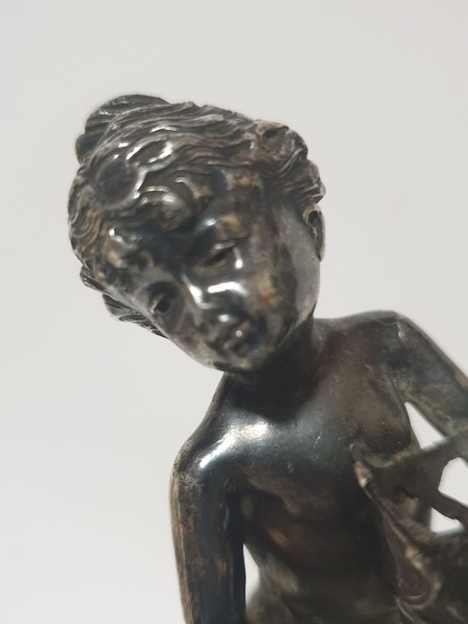 Antiga amorosa figura de Putto do Sec. XIX com banho em prata