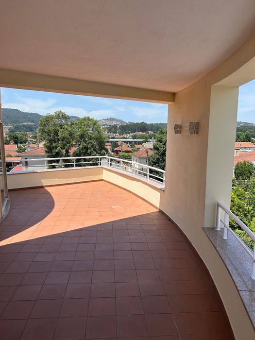 Apartamento T3 C/ terraço + varanda