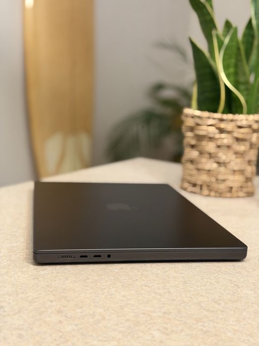 MacBook Pro 16” M3 Max 16CPU / 40GPU | 128 GB RAM | 1 TB | Space Black