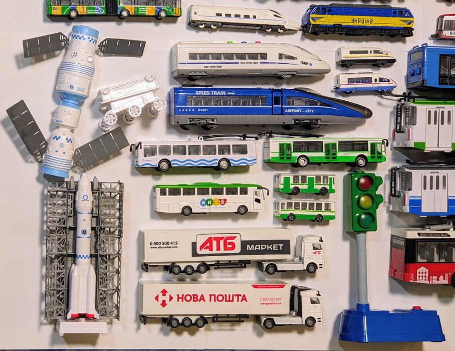 Трамвай, вагон метро, локомотив, троллейбус, автобус