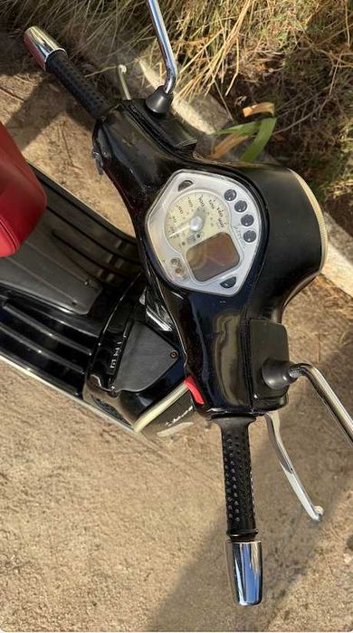 PIAGGIO _ Vespa GTS 250_excelente estado_MOTIVO: Mudança de País.