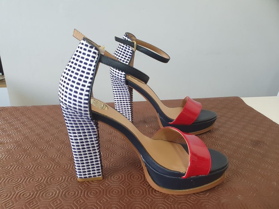 Sapatos marca EXÉ n°37 ( usados uma vez )