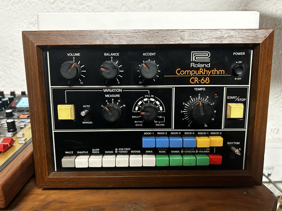 Roland Cr-68 drum machine