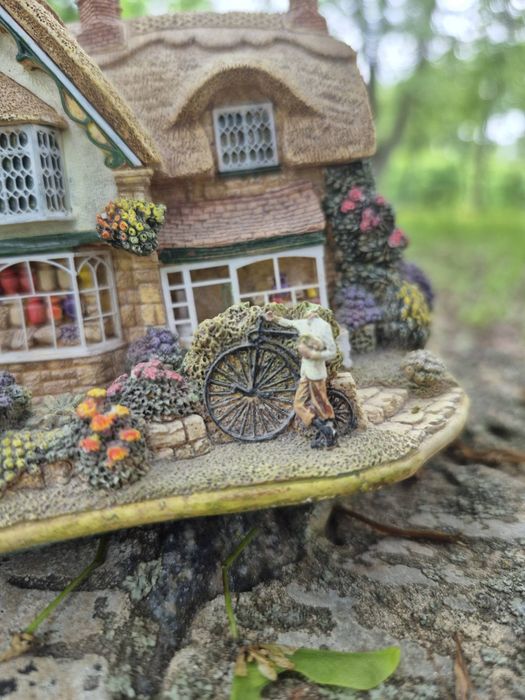Колекційний будиночок котедж Lilliput Lane Sweets & Treats