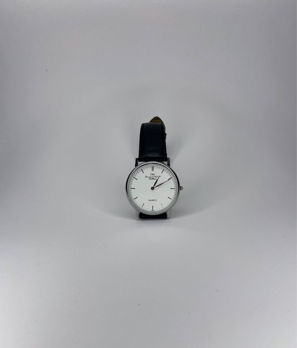 Кварцевий годинник в стилі IWC