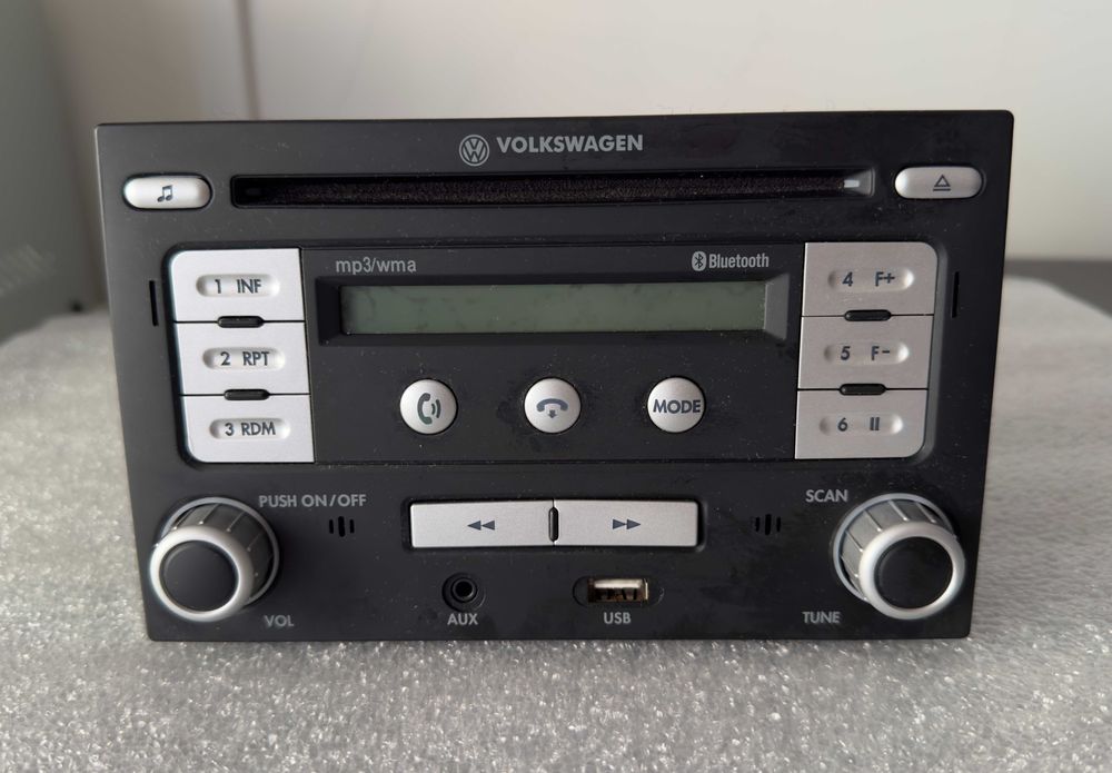 Rádio Original Volkswagen 000051218B – Bluetooth / USB / AUX / CD MP3