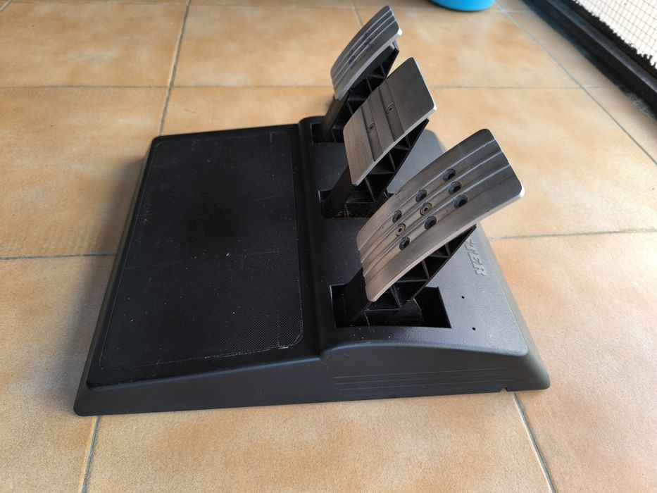 Pedais Thrustmaster T3PA