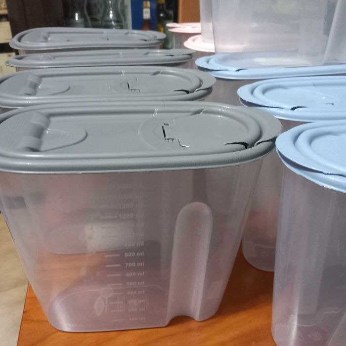 Pote de plástico empilhável com medidor NOVO