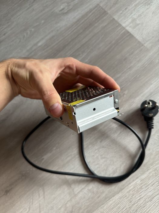 Блок питания 12 вольт 5А новый рабочий