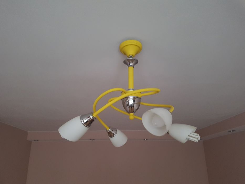Żółty żyrandol 4 klosze