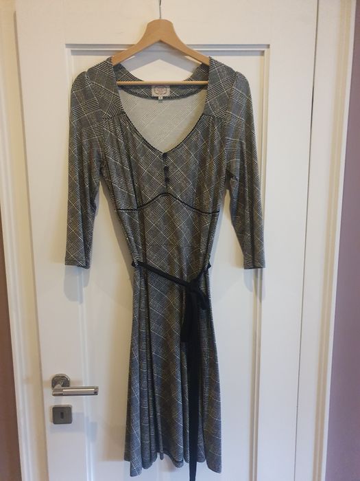 Sukienka w delikatną kratkę rozm M