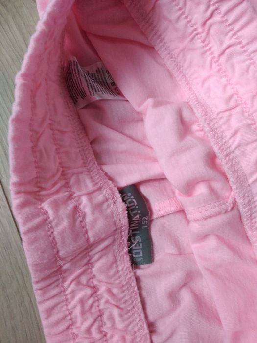 Spodenki roz. 152 NOWE