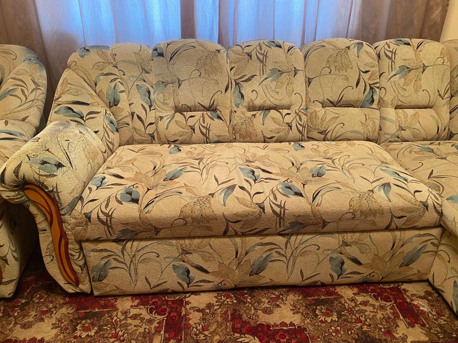 Кутовий диван та крісло