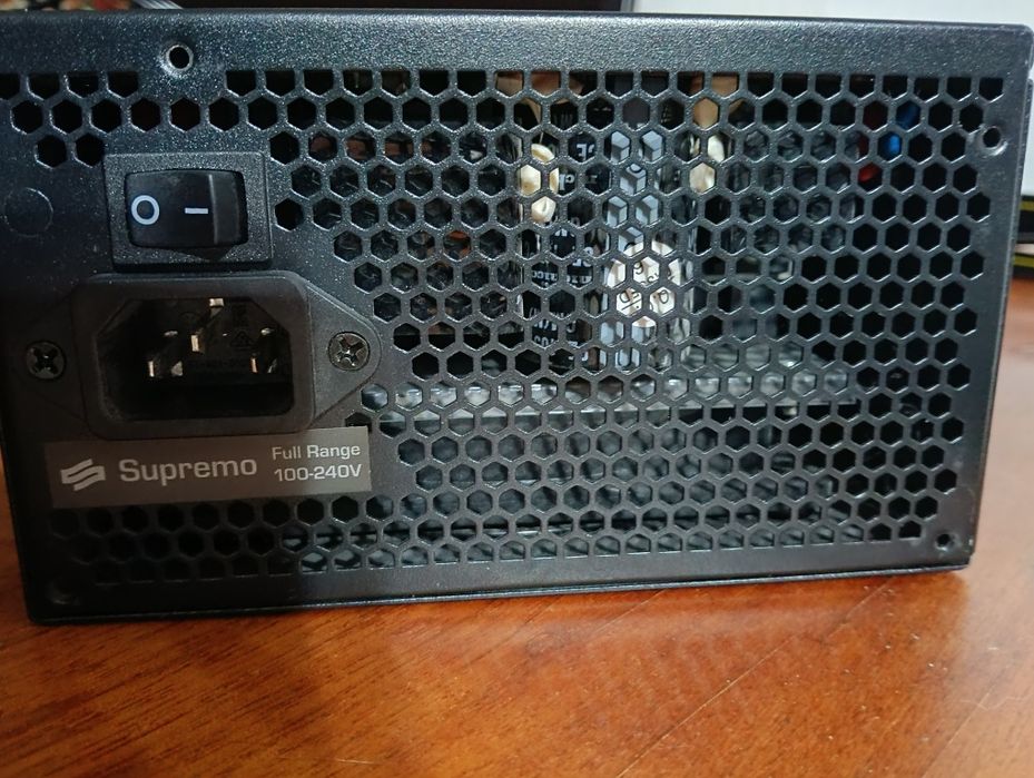 Supreme FM2 GOLD 650W