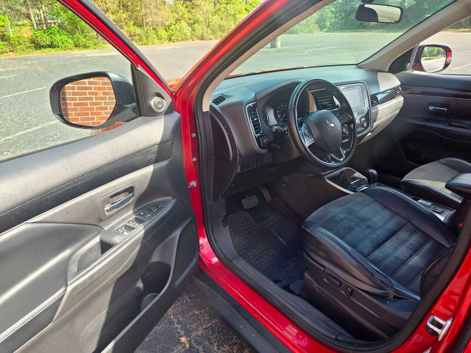 Mitsubishi Outlander SE      2019